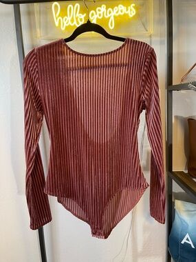 Charlotte Russe Ribbed Velvet Long-Sleeve Bodysuit in Dusty Rose